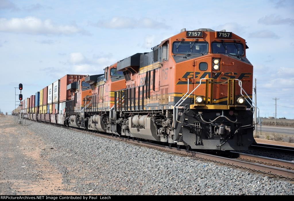 Eastbound intermodal prepares to make the turn